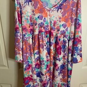VEE flowery top
